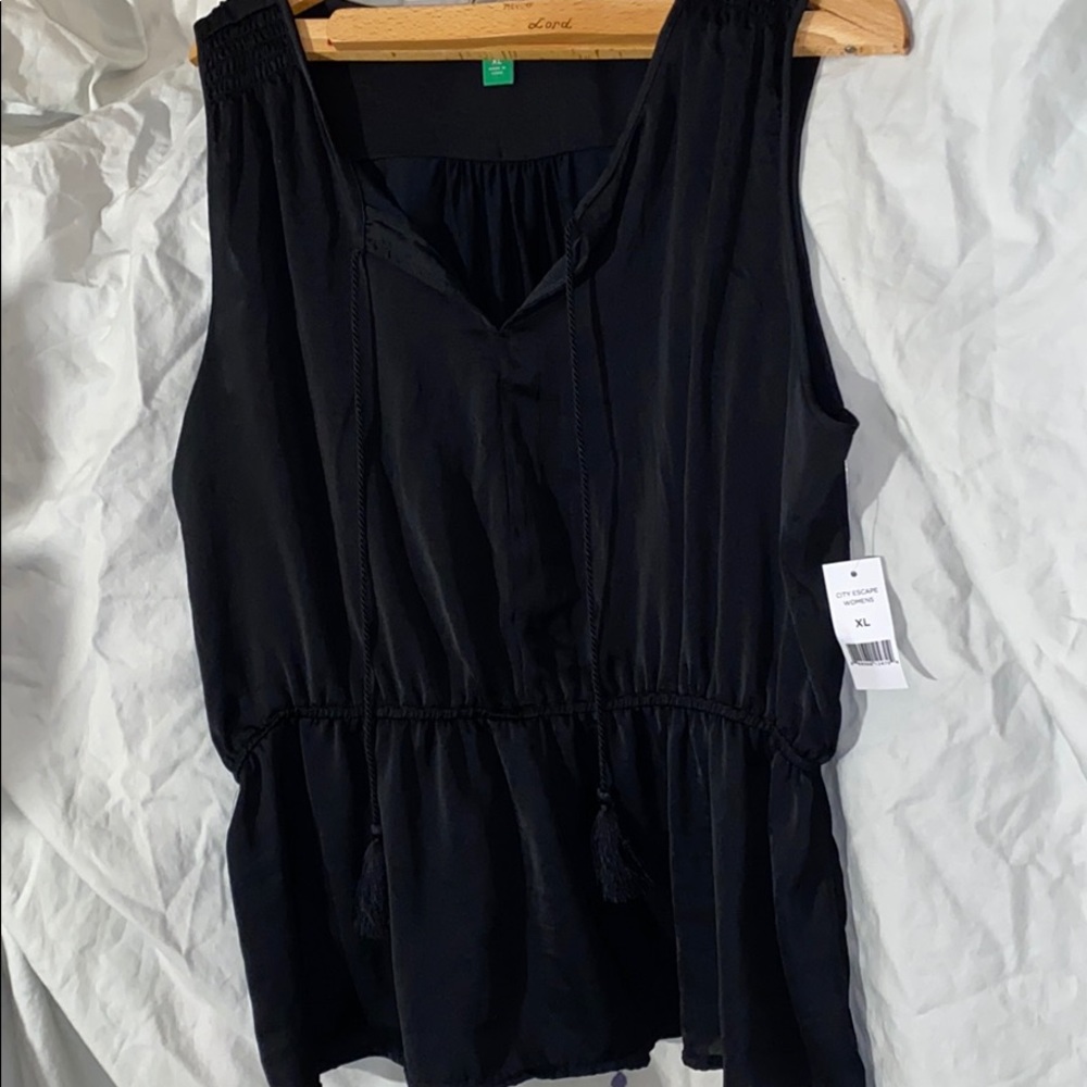 Sleeveless women’s top